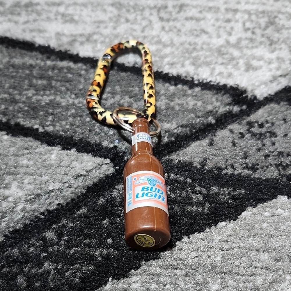 VINTAGE BUD LIGHT SHAPED BOTTLE OPENER & LEOPARD PRINT CARABINER CLIP KEYCHAINS